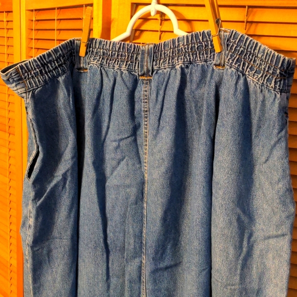 🌼 Denim Skirt PRICE DROP 🌼 - Picture 5 of 7